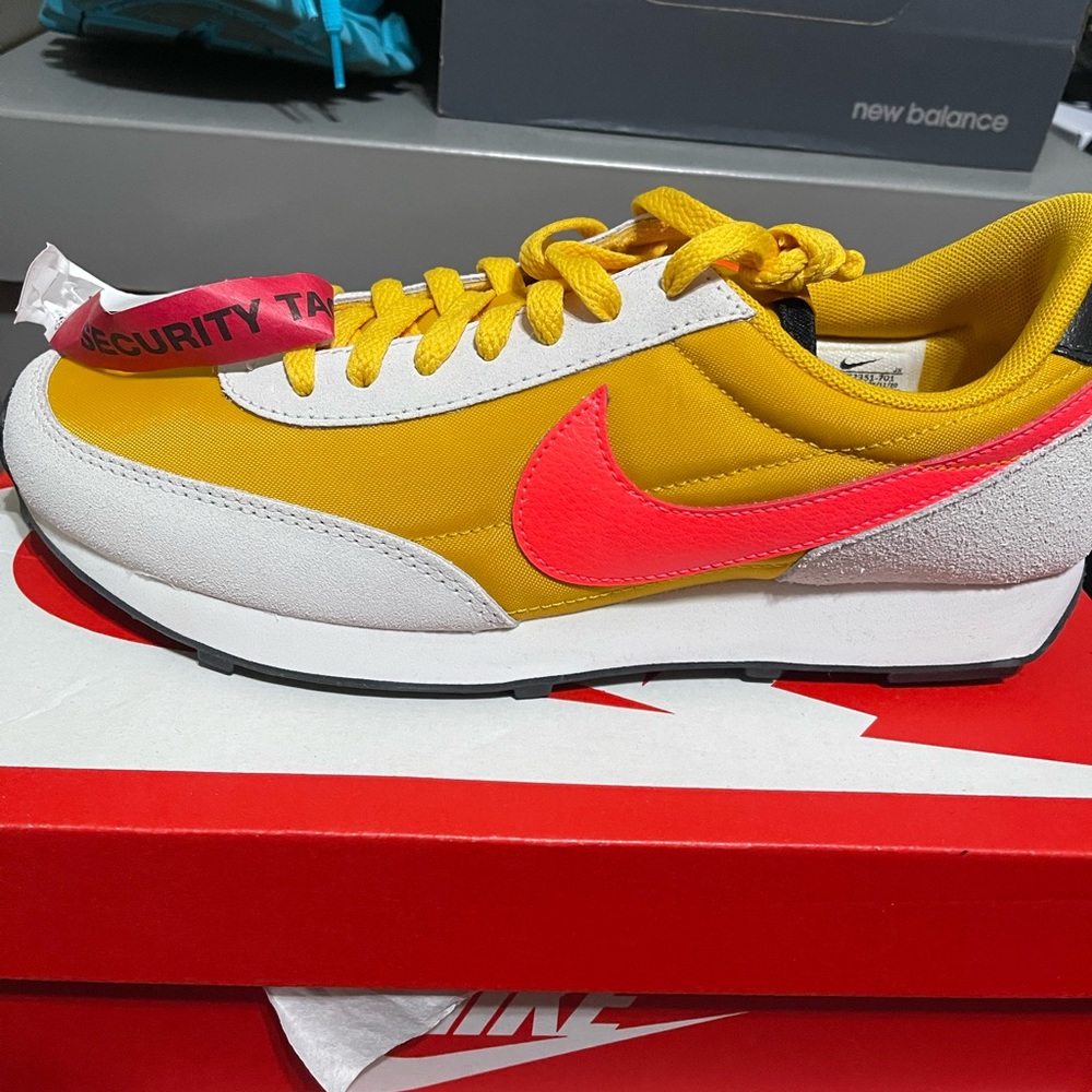 New…..Nike W8.5 Dark/Sulfur Flash Crimson